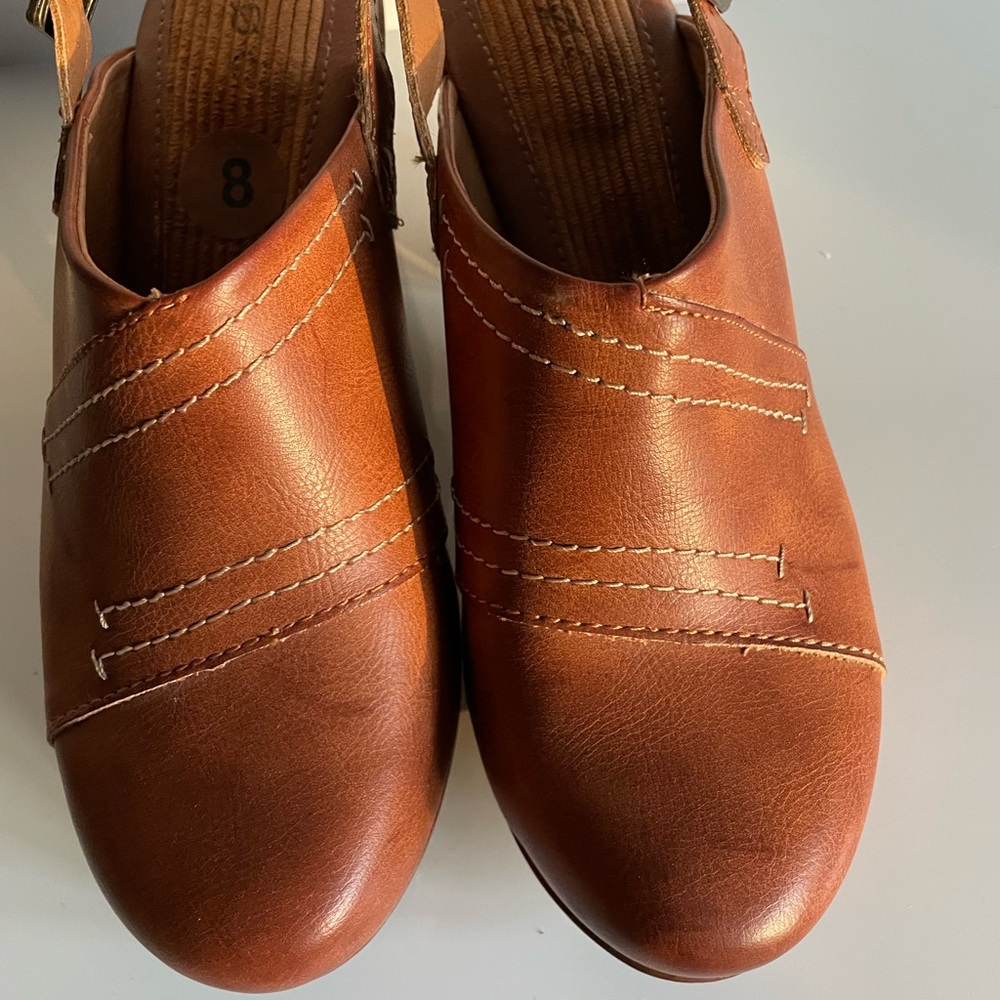BOC clogs leather like size 8  brown strap around ankle nice heel. EUC